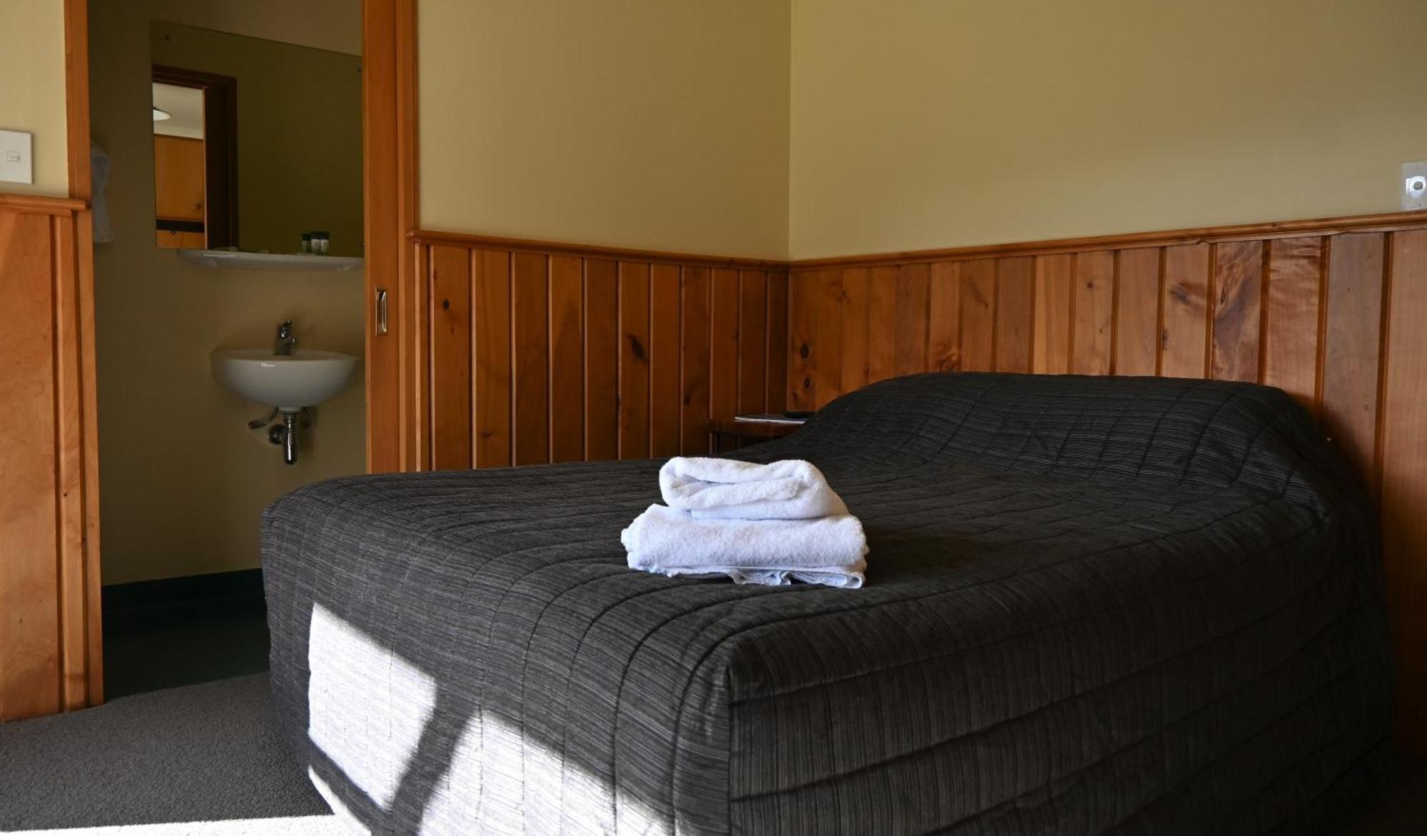 Donegal House Hotel Кайкура Екстериор снимка